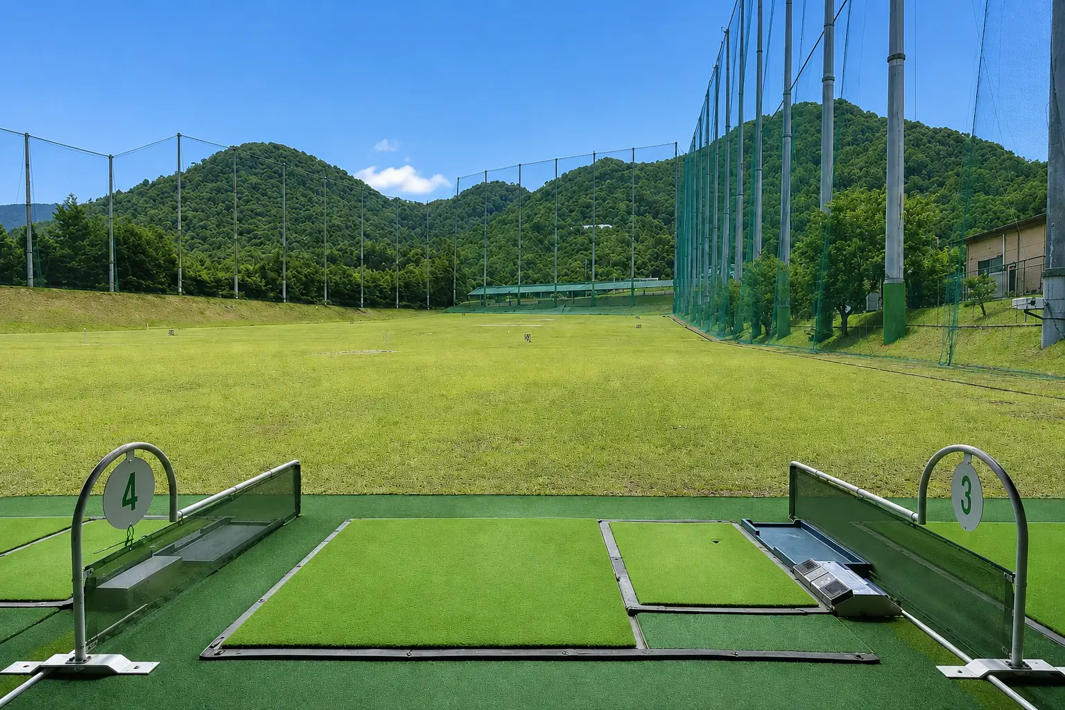 青空に広がる250ヤードの練習場
